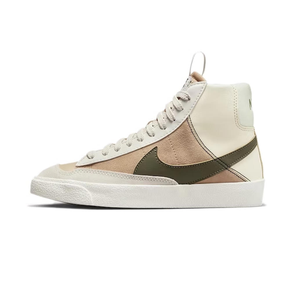 Nike Blazer Mid 77 in Sanddrift